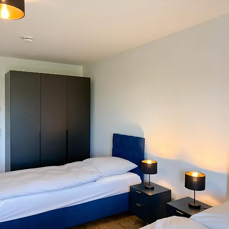 Porthouse 8